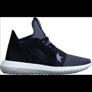 Adidas woman’s size 9 Rita Ora